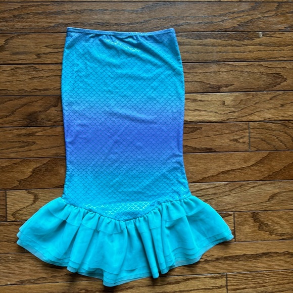 Size 7/8 Disney Princess Ariel mermaid tail 2 piece swim suit with tulle detail - Picture 7 of 12
